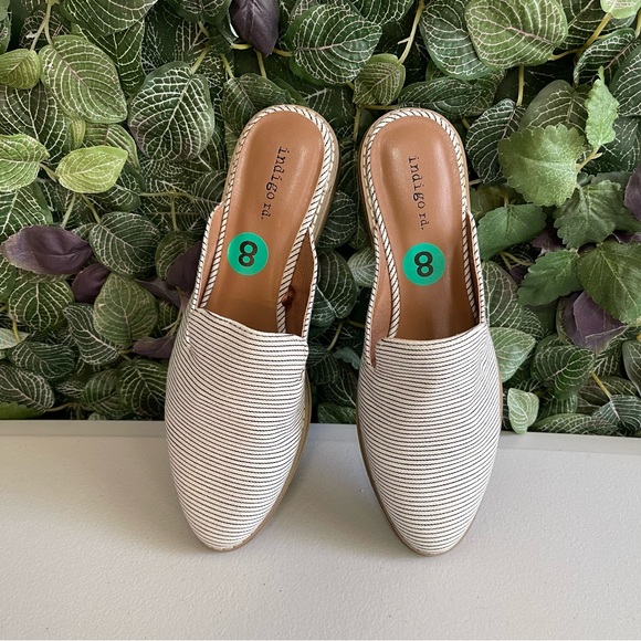 INDIGO RD Women Ivory Black Striped
Canvas Flats Mules size 8 - Picture 11 of 11